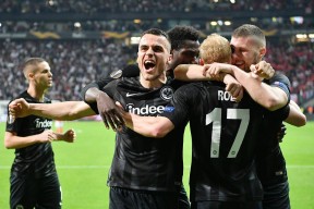 凯发娱乐 -关键时刻法兰克福备战德甲，远射贴柱细节曝光，态度坚定，控场能力受关注 